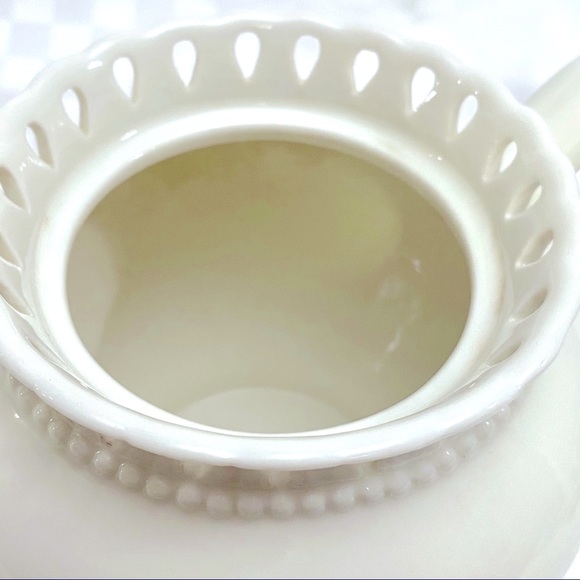 I. Godinger & Co. vintage round ivory teapot - Picture 7 of 10